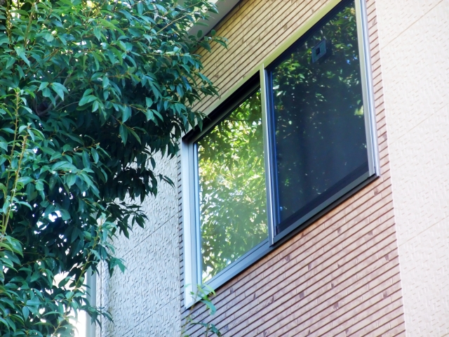 家の窓をミラー化するとどんなメリットがある？DIY方法は？